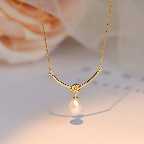 18K Gold-Filled Necklace with Knot and Freshwater Pearl pendant - Picture 1 of 3